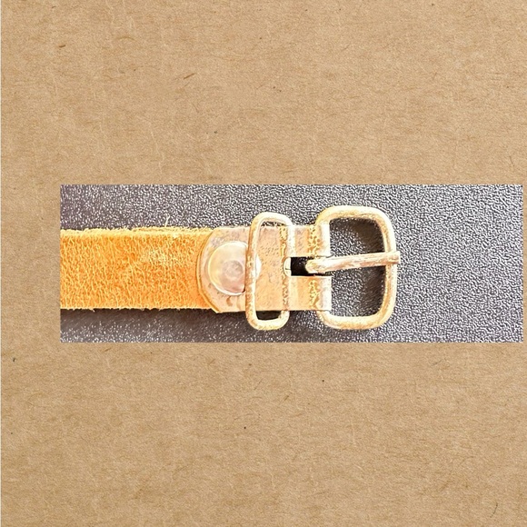 Small leather crossbody bag can also be looped through your belt. Made in Greece - Picture 10 of 11